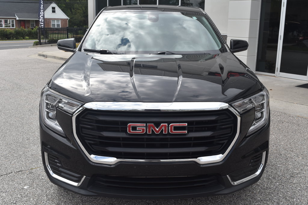 Used 2024 GMC Terrain SLE AWD/4WD image 3