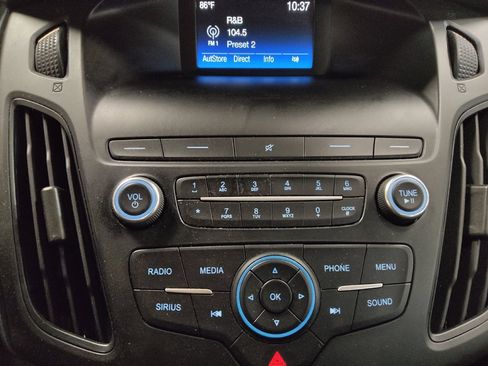 Used 2018 Ford Focus SE FWD image 25