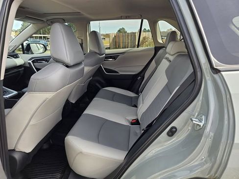 Used 2023 Toyota RAV4 XLE Premium image 16