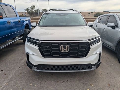 Used 2024 Honda Pilot Touring image 2