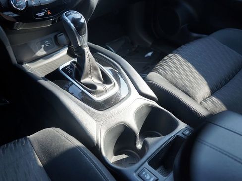 Used 2019 Nissan Rogue SV image 19