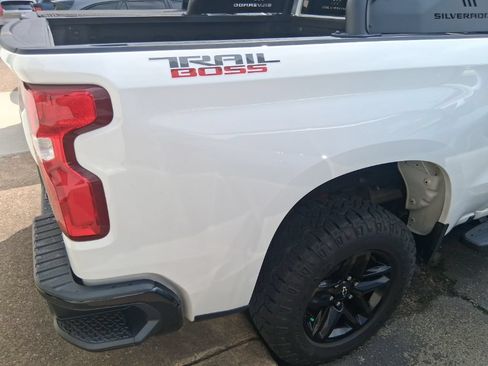Used 2022 Chevrolet Silverado 1500 LT Trail Boss w/ Convenience Package II AWD/4WD image 7