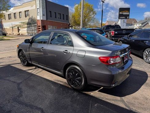 Used 2011 Toyota Corolla LE FWD image 4