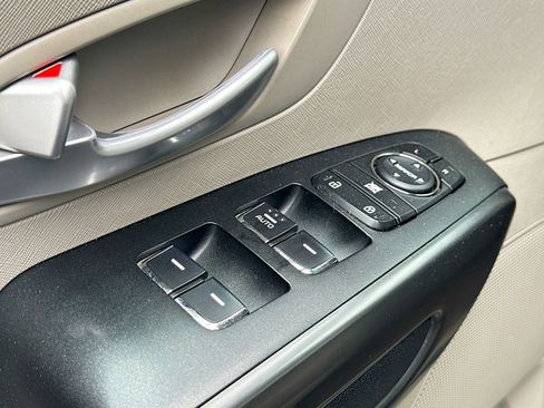 Used 2020 Kia Sedona LX FWD image 17