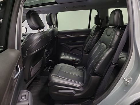 Used 2023 Jeep Grand Cherokee L Limited AWD/4WD image 23