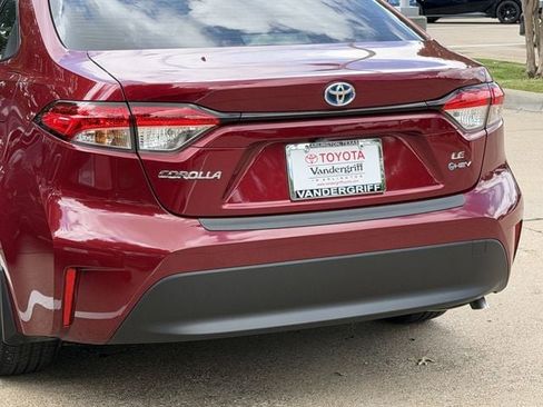 Used 2025 Toyota Corolla LE FWD image 6