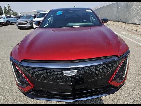 Used 2025 Cadillac Lyriq Sport AWD/4WD image 13