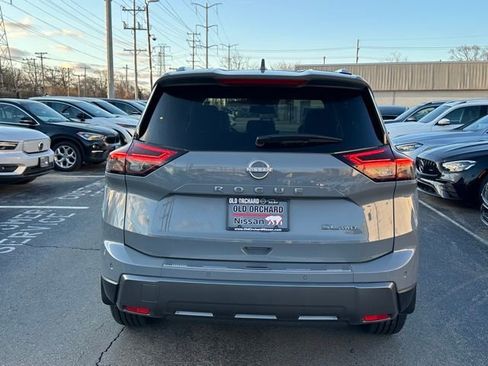 Used 2024 Nissan Rogue SL w/ SL Premium Package image 5
