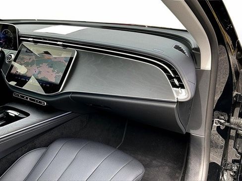 Certified 2025 Mercedes-Benz E 350 4MATIC Sedan image 30