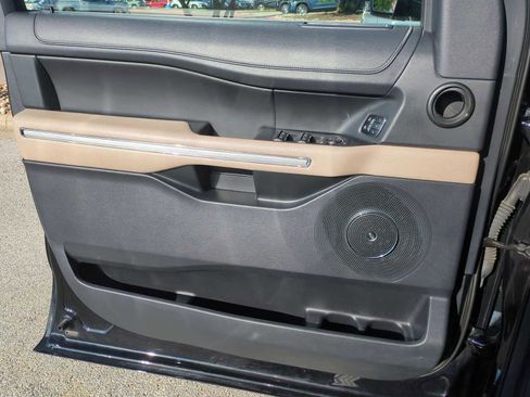 Used 2023 Ford Expedition Limited image 23