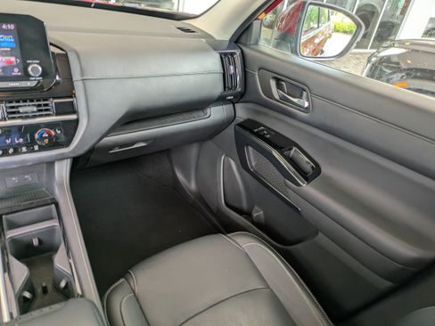 Used 2022 Nissan Pathfinder SV FWD image 17