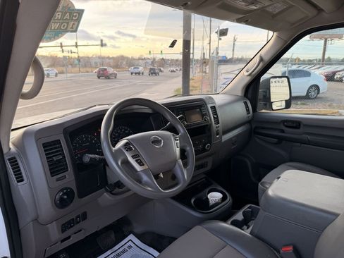 Used 2018 Nissan NV 2500 SV image 11