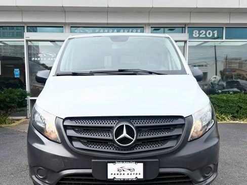 Used 2017 Mercedes-Benz Metris image 2