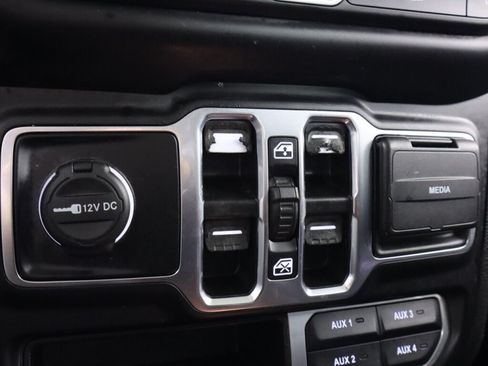 Used 2022 Jeep Wrangler Unlimited Sahara AWD/4WD image 25