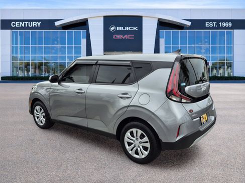Used 2023 Kia Soul LX FWD image 6