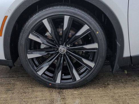 Certified 2024 Toyota Crown Platinum image 10