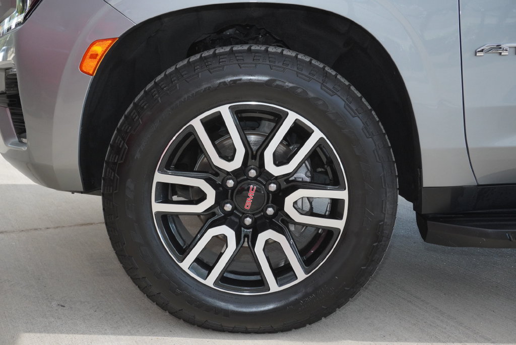 Used 2024 GMC Yukon AT4 w/ Technology Package AWD/4WD image 10