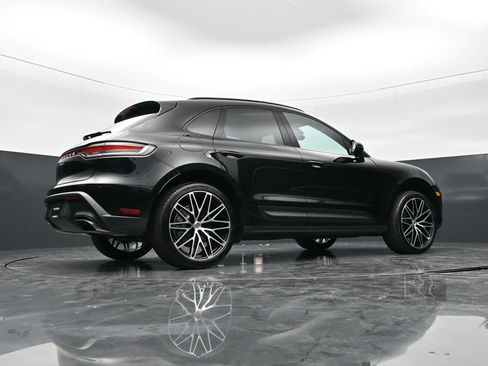 Certified 2025 Porsche Macan AWD/4WD image 44