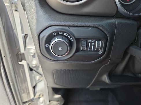 Certified 2018 Jeep Wrangler Unlimited Sport S AWD/4WD image 30