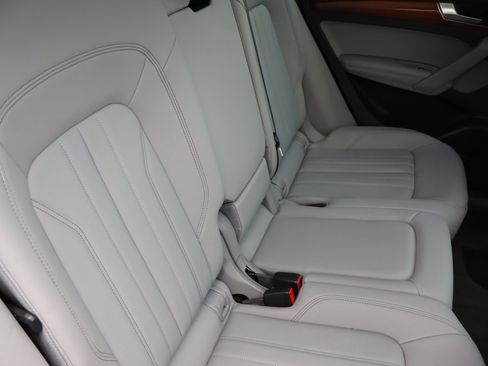 Used 2023 Audi Q5 2.0T Premium Plus w/ Premium Plus Package AWD/4WD image 22
