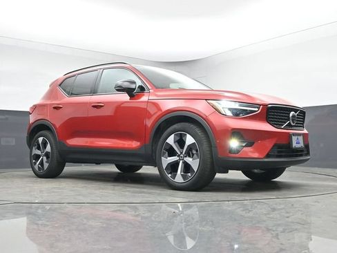 Used 2023 Volvo XC40 B5 Plus w/ Driver Assist Package AWD/4WD image 43