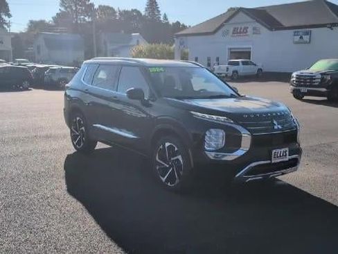 Used 2024 Mitsubishi Outlander SEL image 2