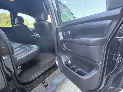 Used 2019 Nissan Titan SV w/ SV Convenience Package AWD/4WD image 25
