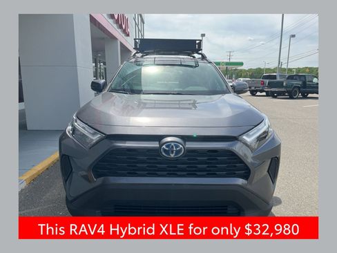Used 2023 Toyota RAV4 XLE AWD/4WD image 1