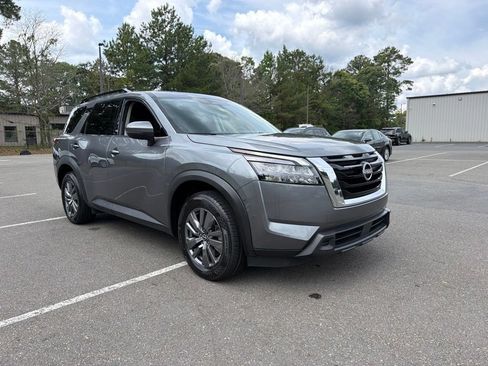 Used 2025 Nissan Pathfinder SV FWD image 6