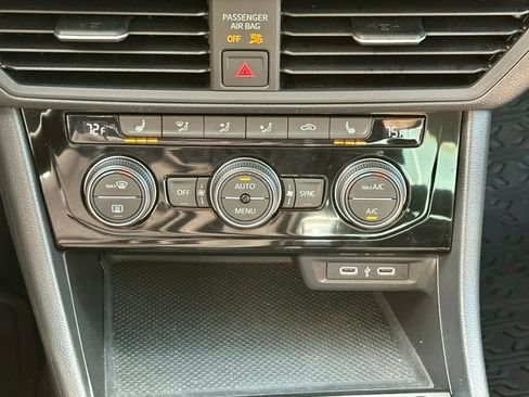 Used 2024 Volkswagen Jetta SE w/ Panoramic Sunroof Package FWD image 25