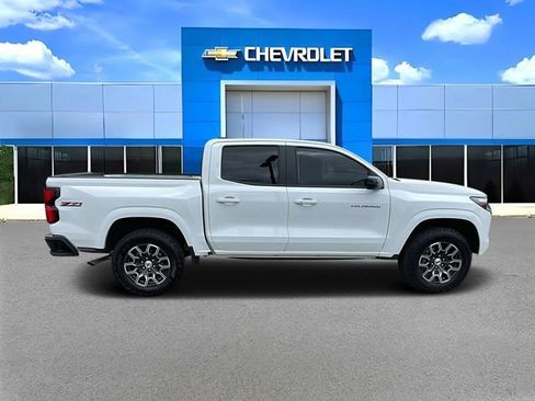 Used 2025 Chevrolet Colorado Z71 AWD/4WD image 2
