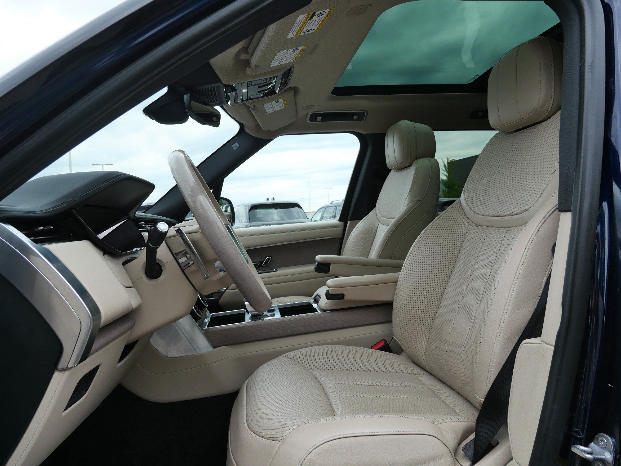 Certified 2023 Land Rover Range Rover SE AWD/4WD image 12