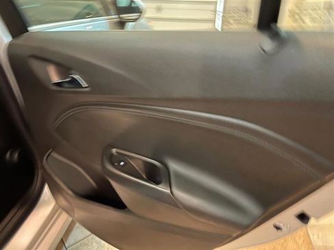 Used 2017 Chevrolet Cruze LT image 37