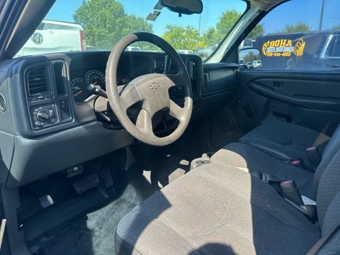 Used 2005 Chevrolet Silverado 1500 W/T RWD image 5