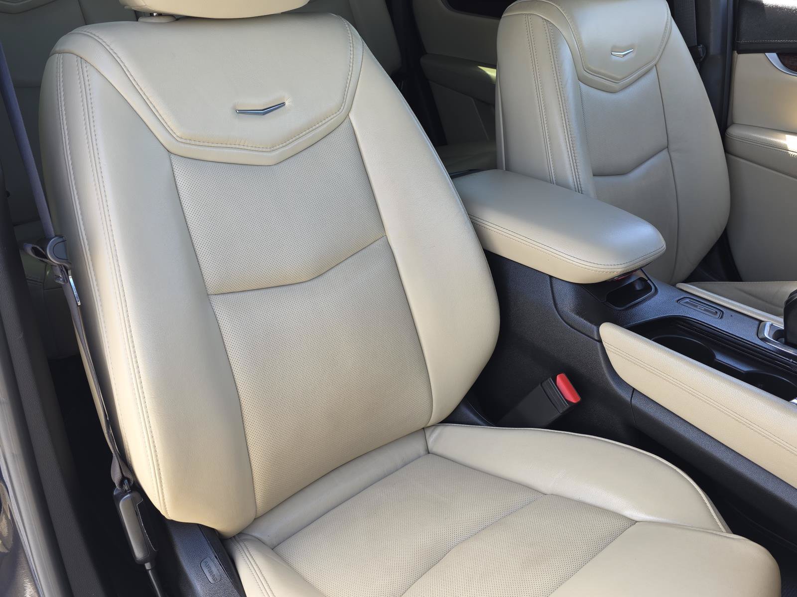 Used 2017 Cadillac XT5 Luxury w/ Driver Awareness Package FWD image 22