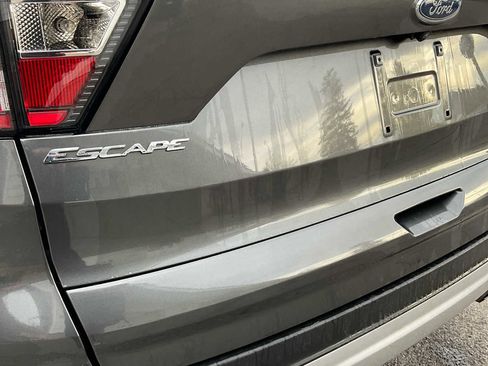 Used 2018 Ford Escape SE image 15