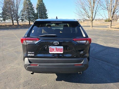 Used 2022 Toyota RAV4 LE image 5