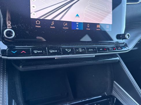 Used 2024 Jeep Wagoneer Series III AWD/4WD image 28
