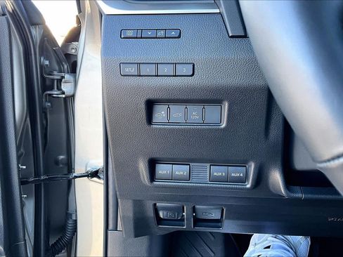 Used 2025 Lexus GX 550 AWD/4WD image 31
