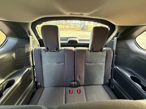 Used 2017 Nissan Pathfinder SV image 13