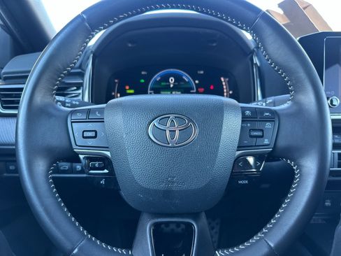 Used 2025 Toyota Camry SE image 21