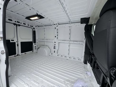 New 2025 RAM ProMaster 2500 w/ Quick Order Package 22G SLT image 15