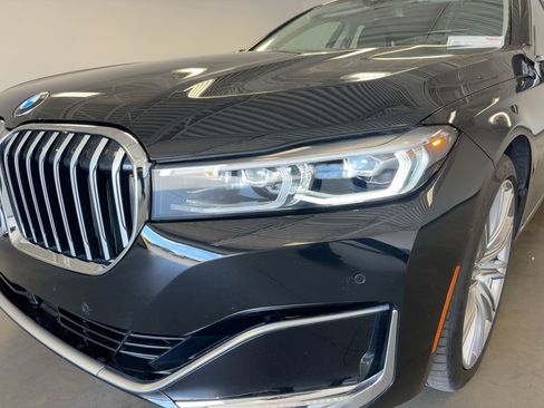 Certified 2022 BMW 740i xDrive w/ Premium Package image 10