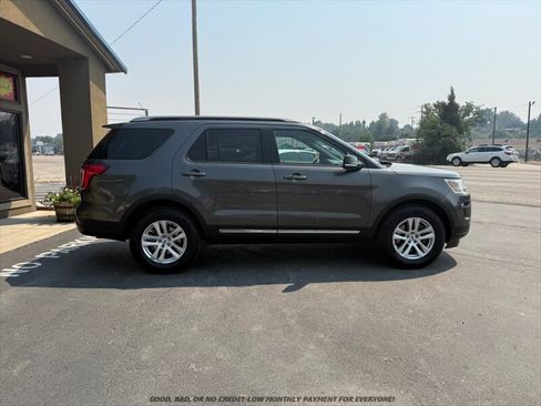 Used 2018 Ford Explorer XLT w/ Equipment Group 201A AWD/4WD image 8