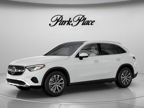 Used 2026 Mercedes-Benz GLC 300 4MATIC image 2