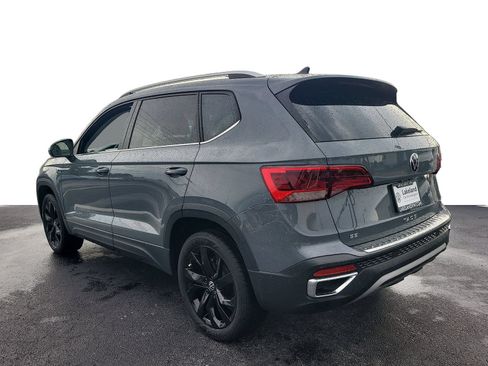 Used 2023 Volkswagen Taos SE w/ Black Wheel Package FWD image 4