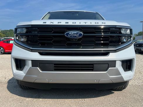 New 2025 Ford Expedition Platinum w/ Driver's Package image 3