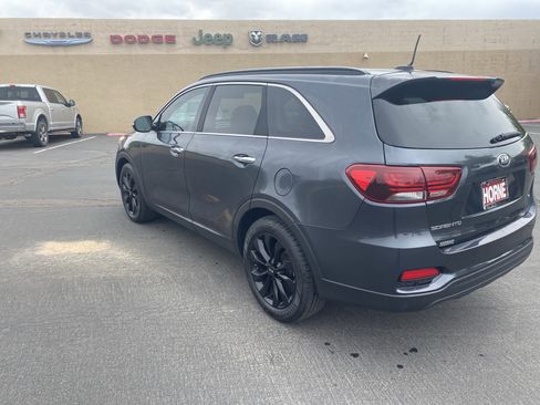 Used 2020 Kia Sorento S FWD image 2