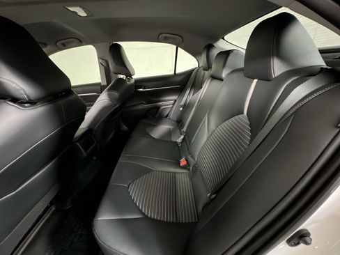 Used 2021 Toyota Camry SE w/ Convenience Package FWD image 22