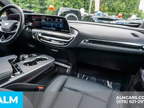 Used 2024 Cadillac Lyriq Luxury AWD/4WD image 24